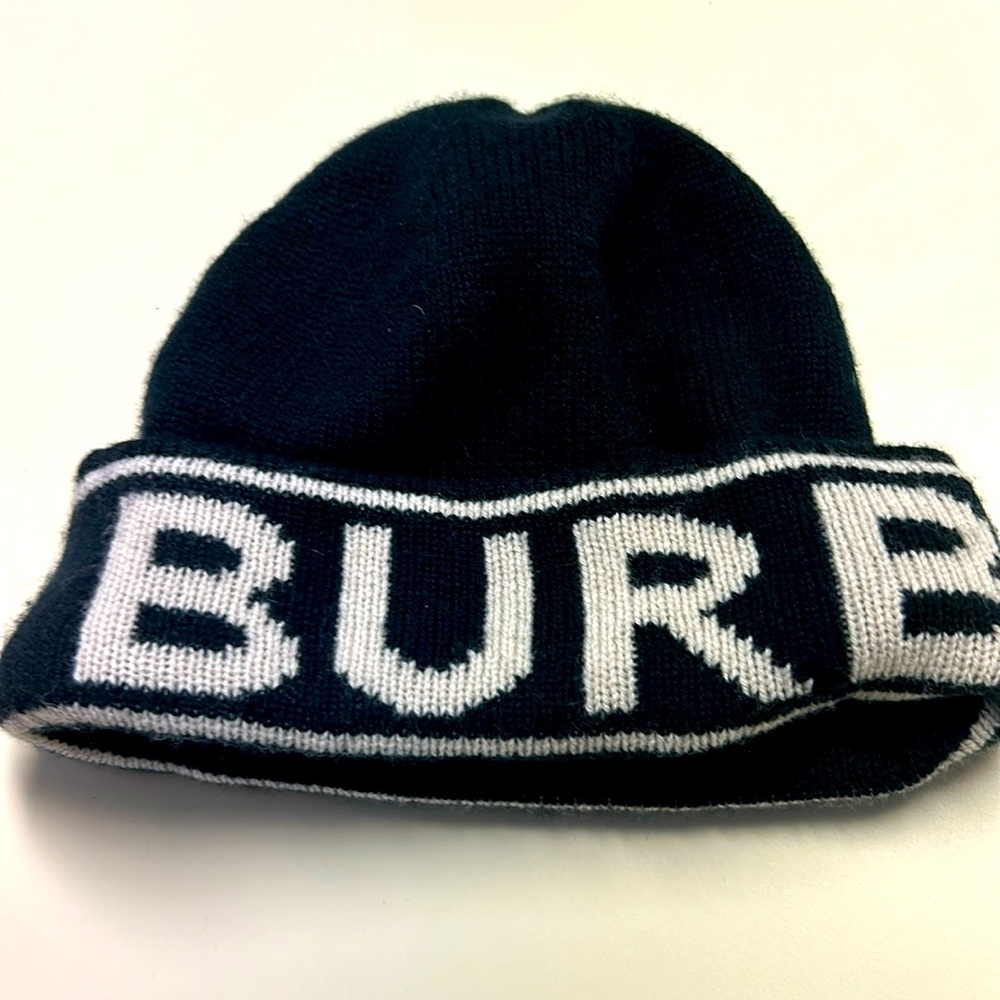 Burberry women’s hat. 100% cashmere. Worn once